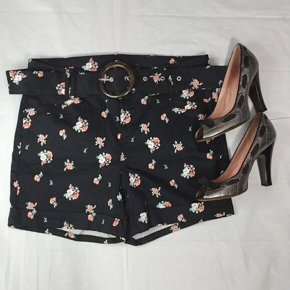 Torrid Black Pink Floral Mid Rise Stretch Sateen Belted Shorts Size 12 - Picture 2 of 15